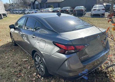 2021 Nissan Versa Sv Xtronic Cvt z USA, uszkodzony, nr VIN 3N1CN8EV3ML861007